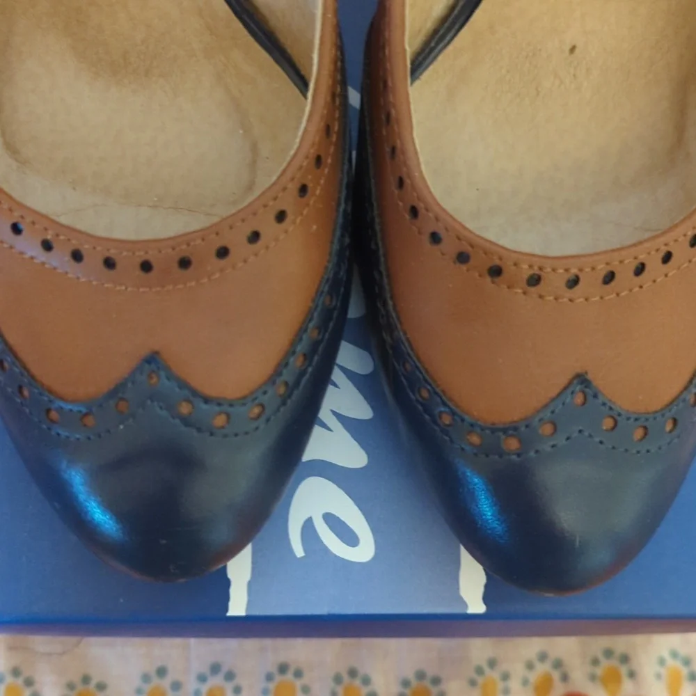 Brown and Black Mary Jane Heels - Picture 3 of 9